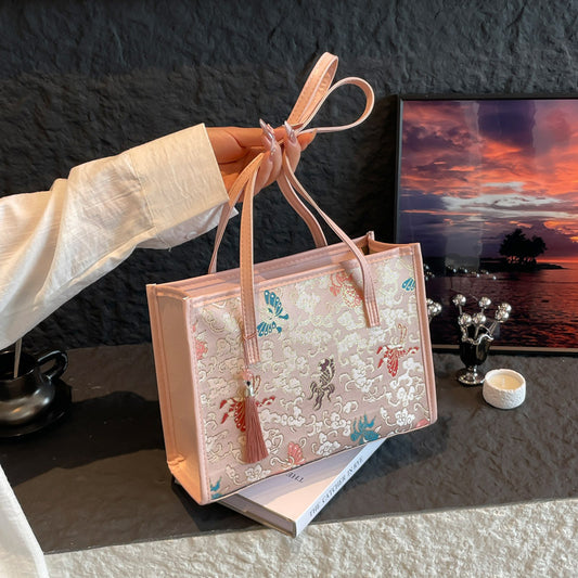 A Versatile Large-Tote Bag