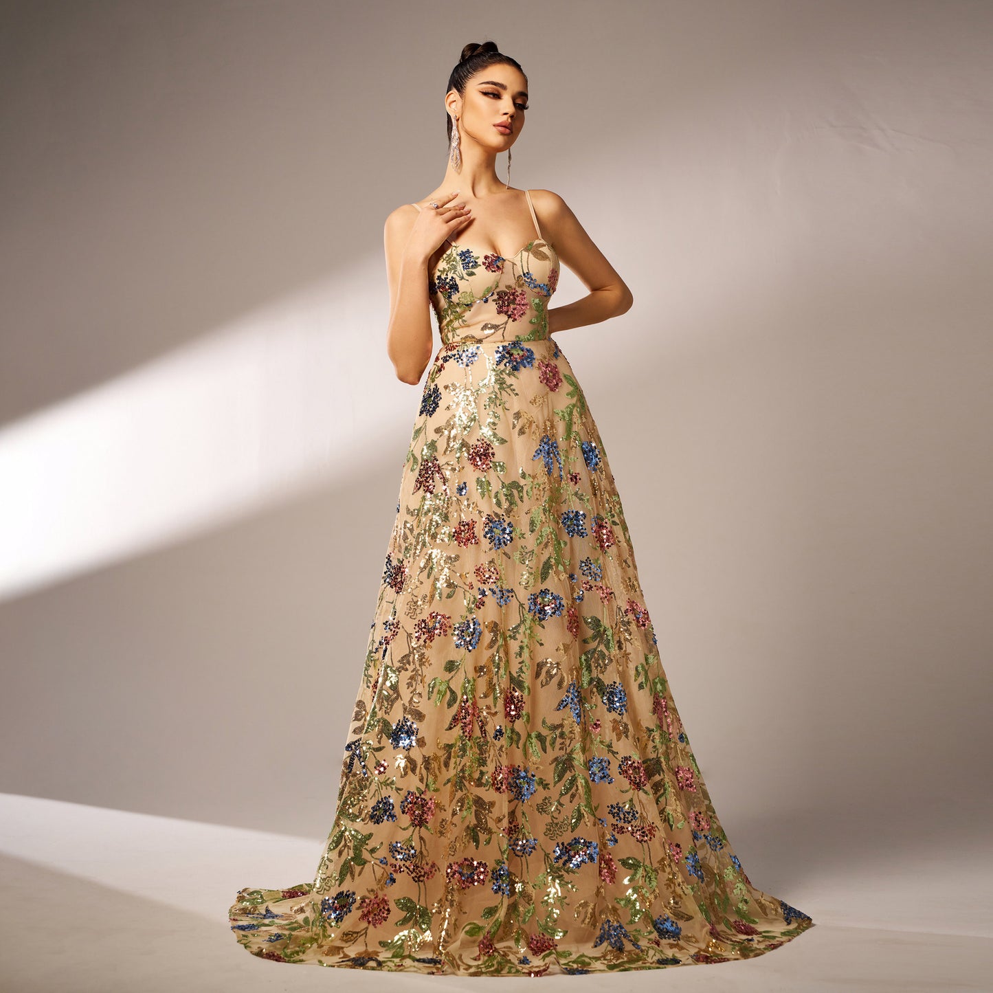Elegant Sleeveless Sequined Evening Dress