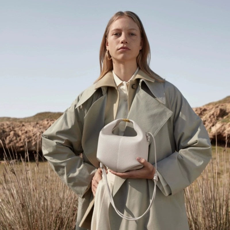 Versatile Shoulder Bag in Calf Leather