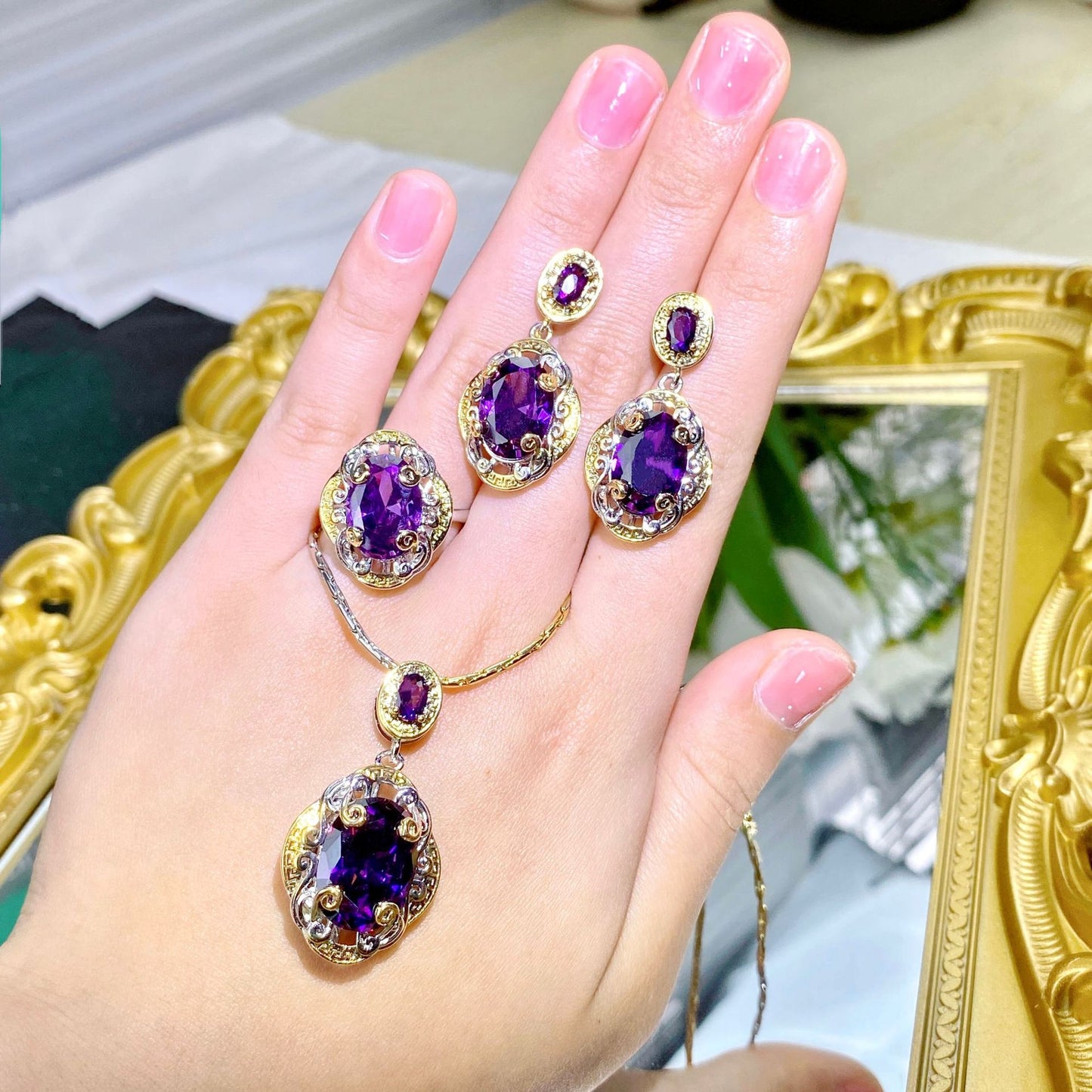 Double Color Gold Amethyst Carved Gold Craft Purple Suit