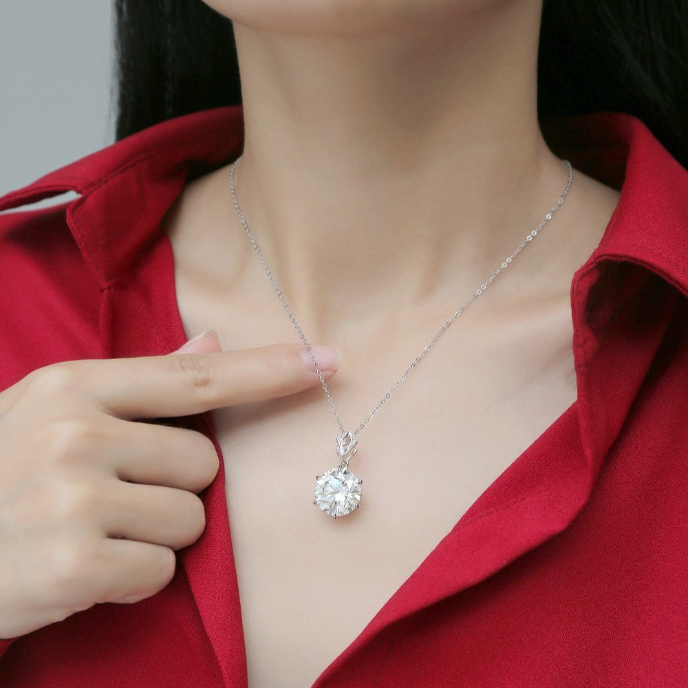 Inlaid Moissanite Plain Heart  Clavicle Necklace