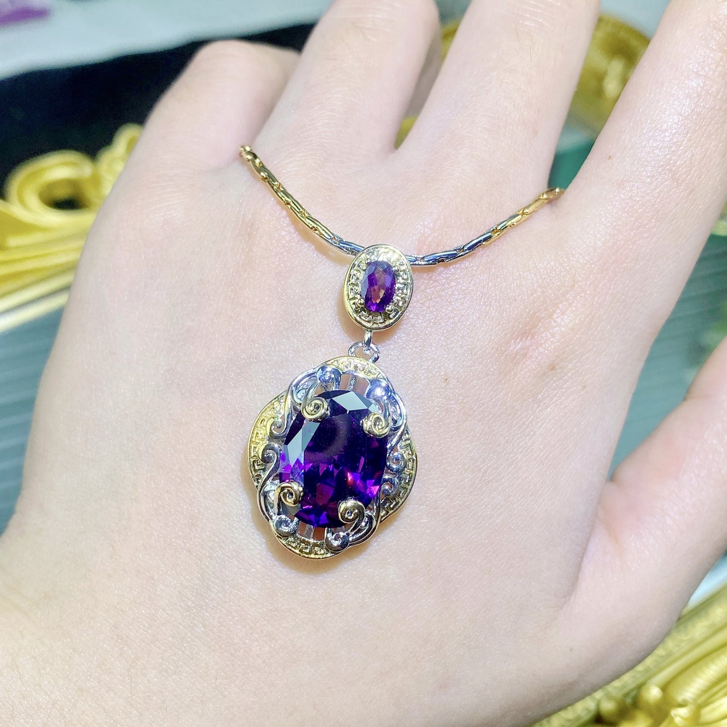 Double Color Gold Amethyst Carved Gold Craft Purple Suit